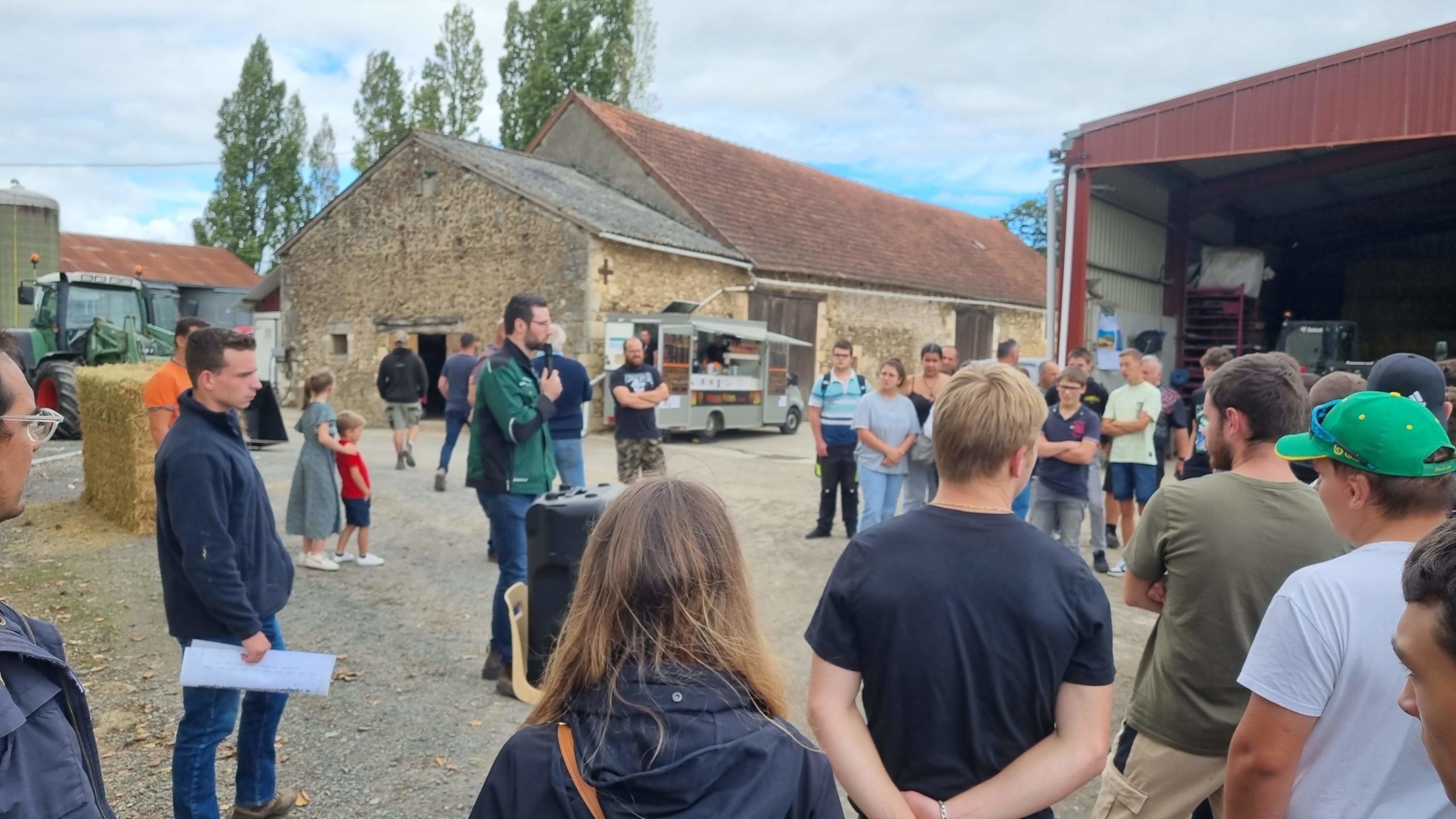 [Vienne] Journée Technique luzerne avec démonstration d’une presse à pellet